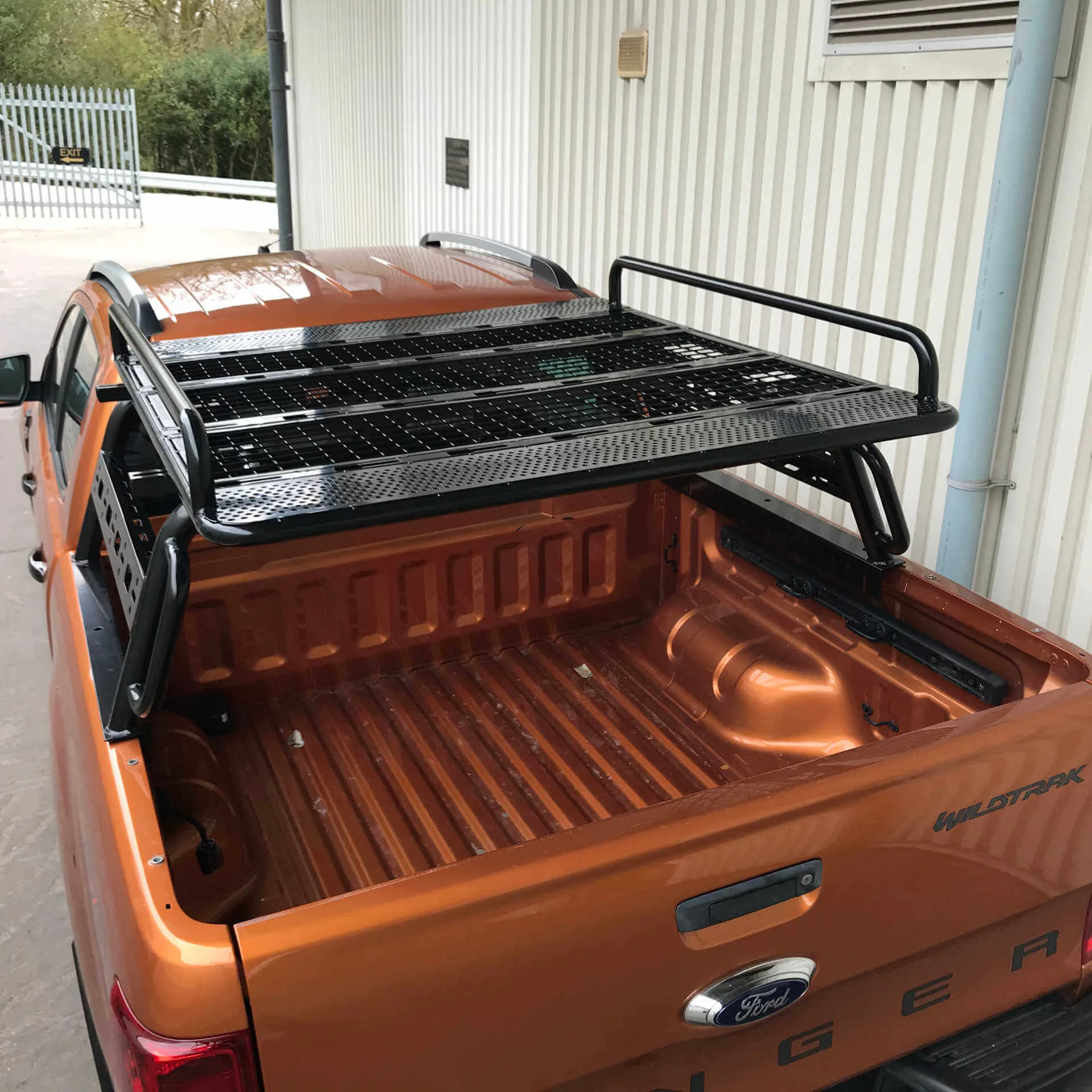 Adjustable Load Bed Cargo Frame with Side Rail Rack for Nissan Navara NP300 15+