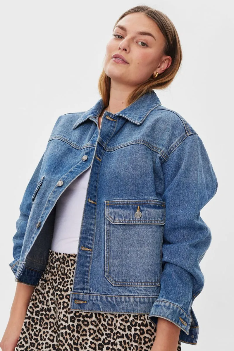 Enny Jacket | Medium Blue Denim | Jakke fra Freequent