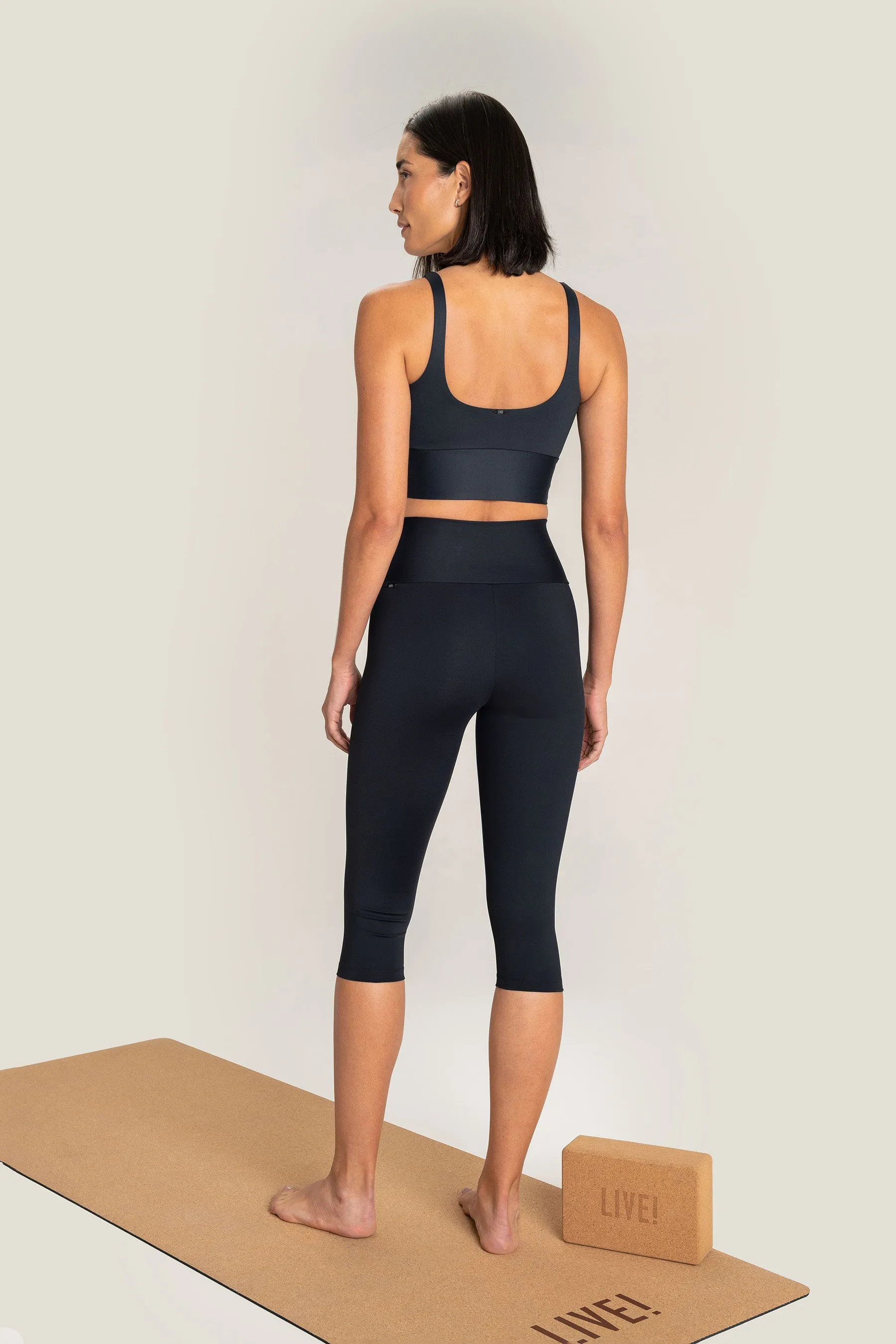 Essential Emana Capri Leggings