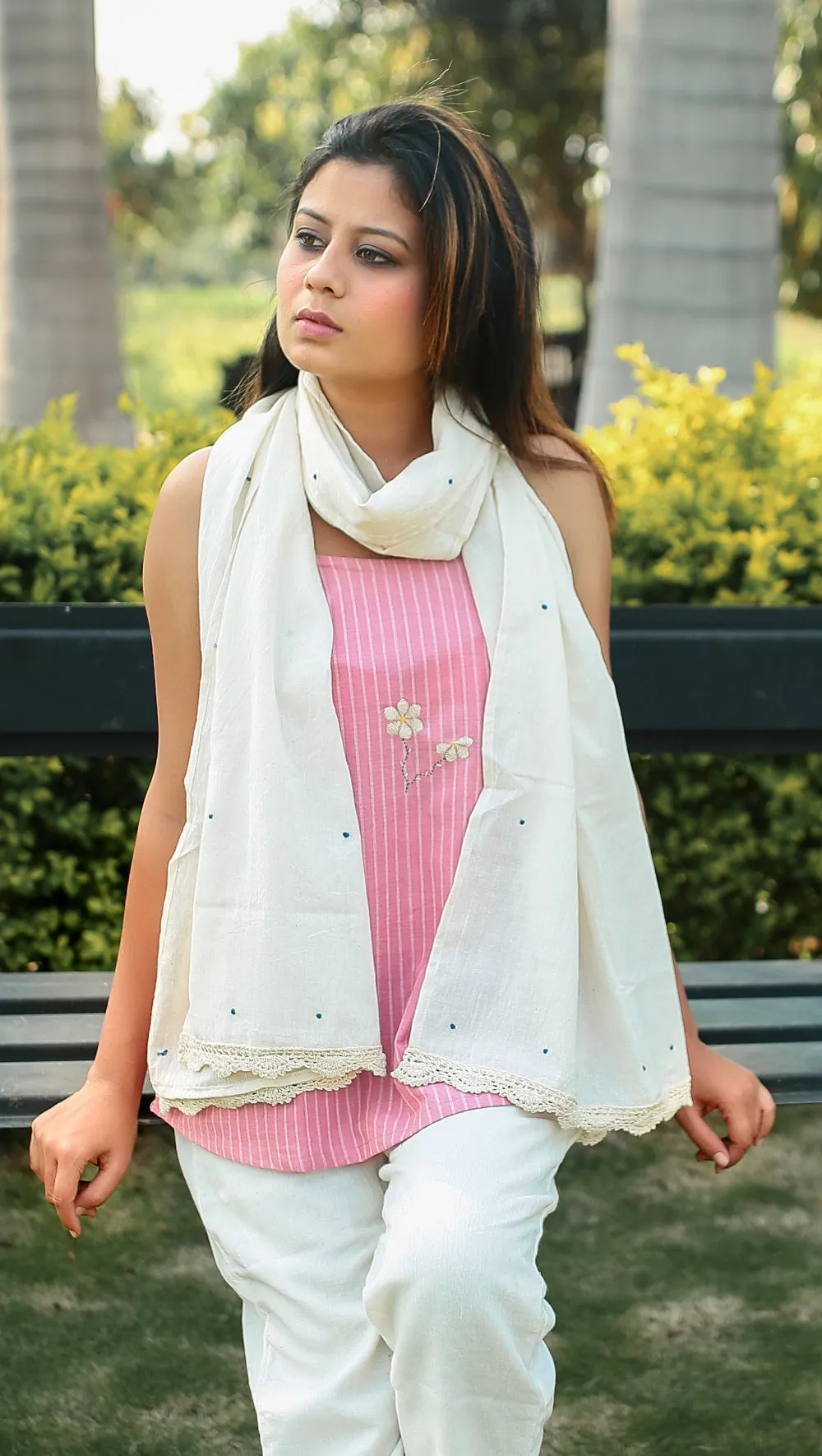 Masakali polka embroidered stole