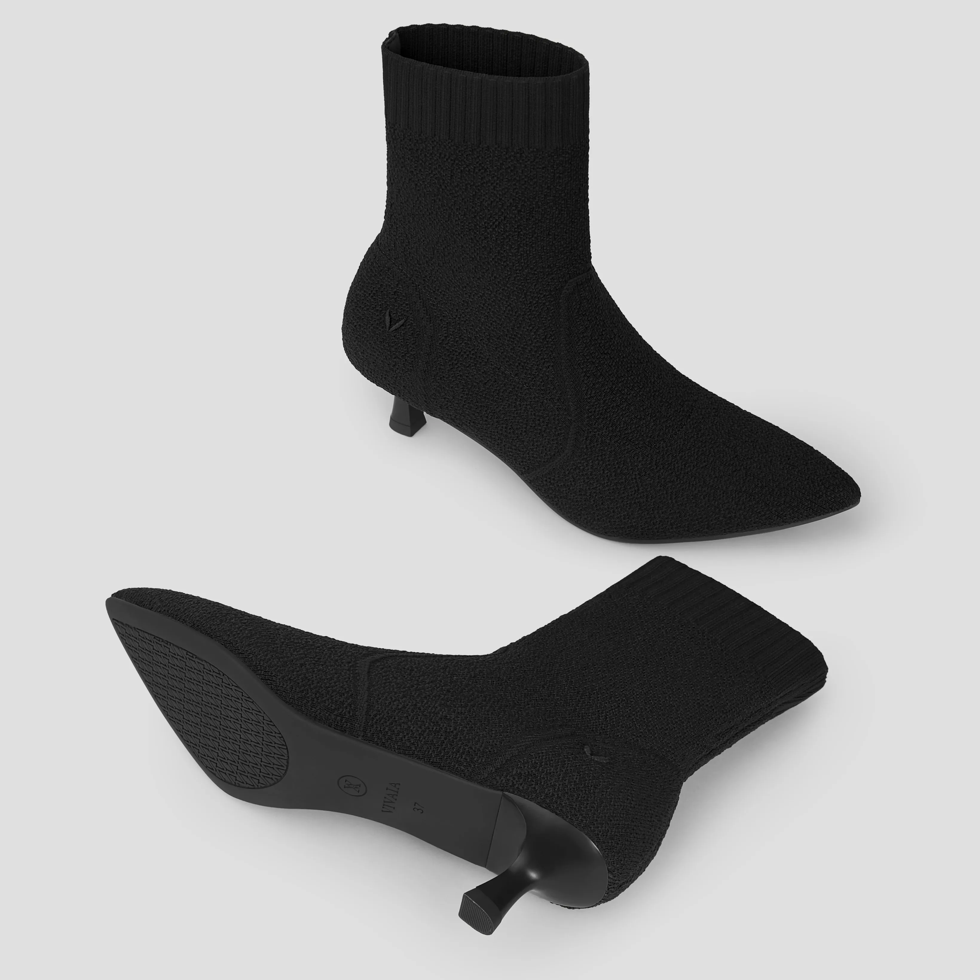   Pointed-Toe Boots (Sophia)