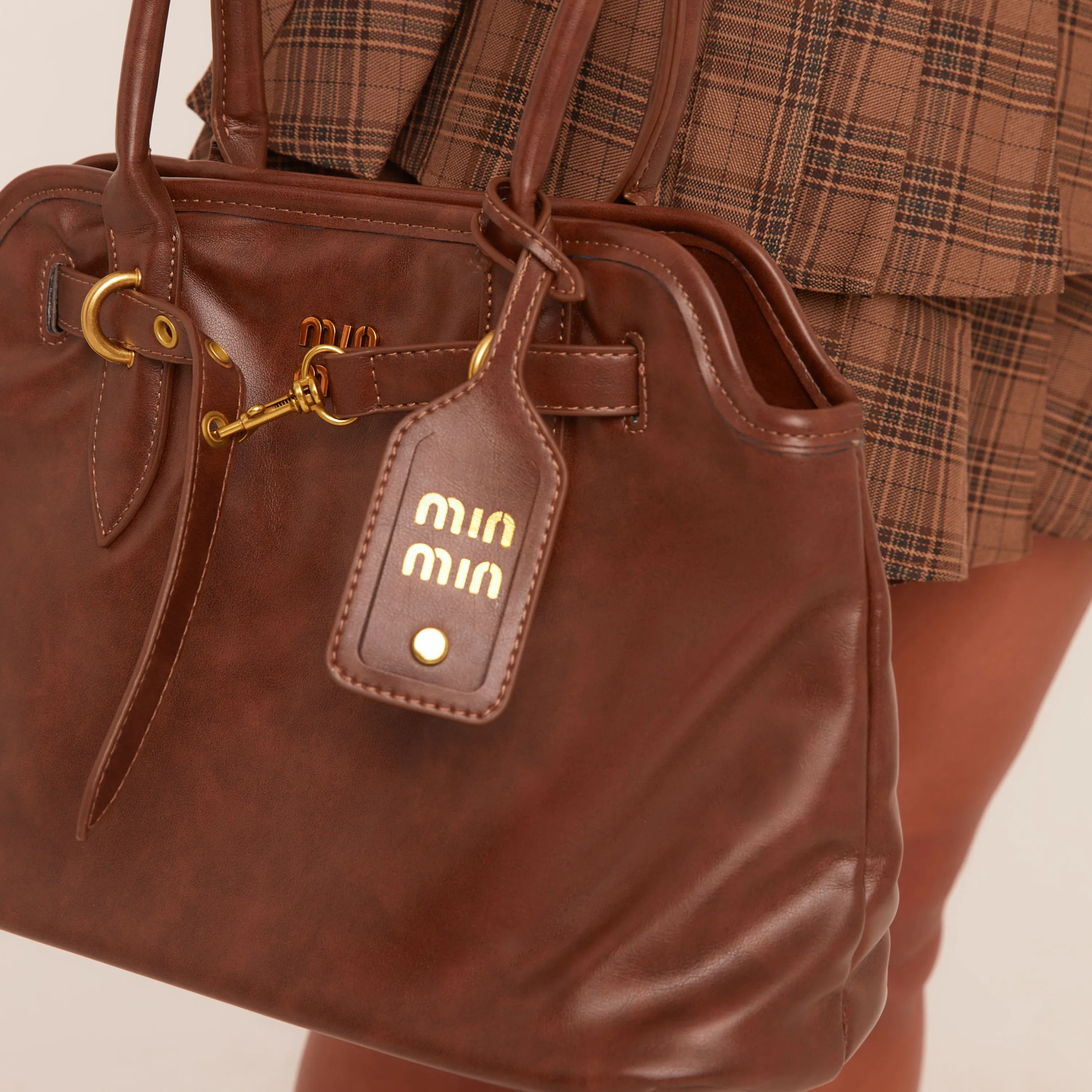 Samual Logo Detail Tote Bag In Faded Brown Faux Leather